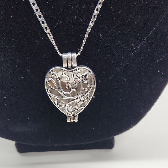 Silver-tone Themed  Necklace Bundle - Picture 9 of 11